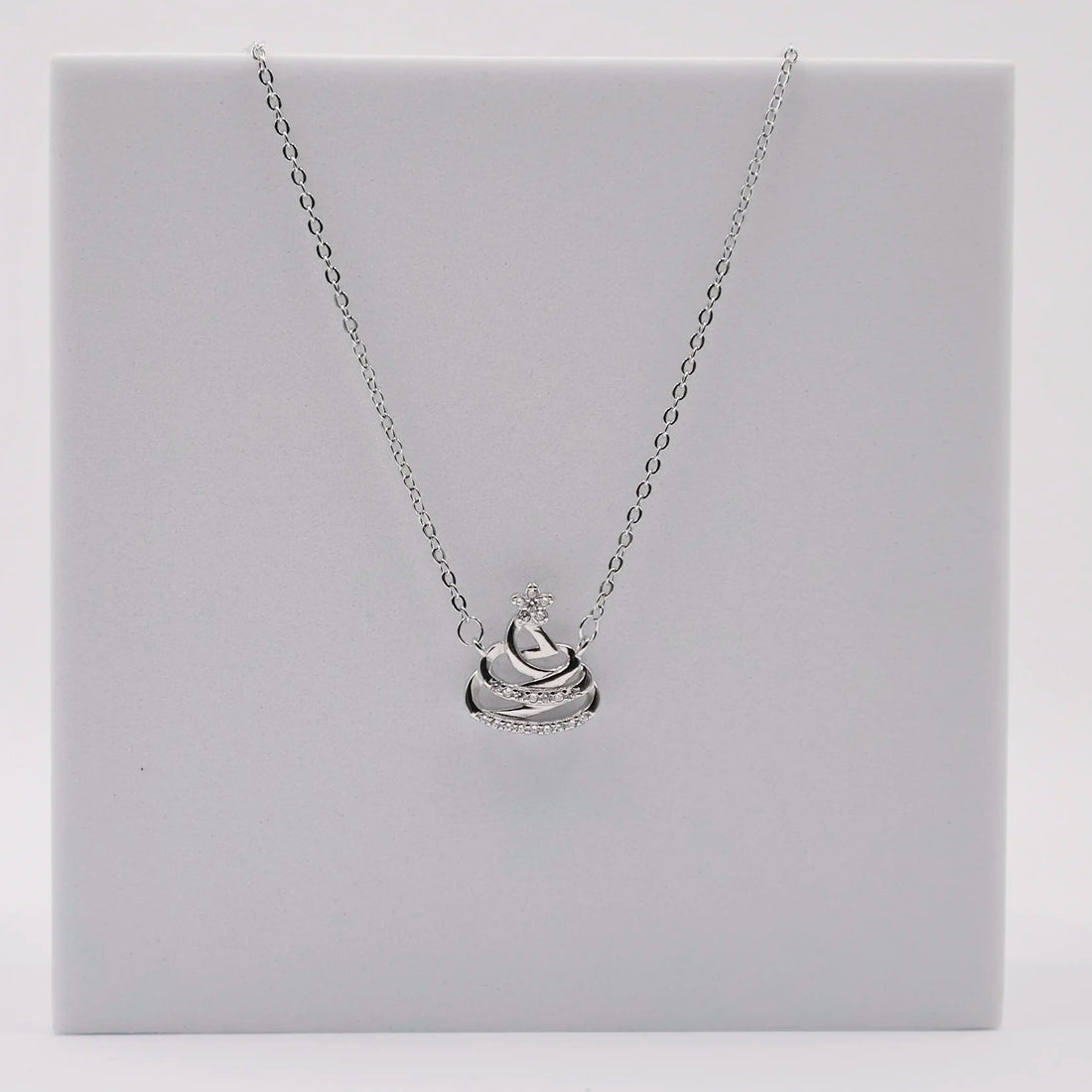 92.50 Silver Pendent with chain fancy