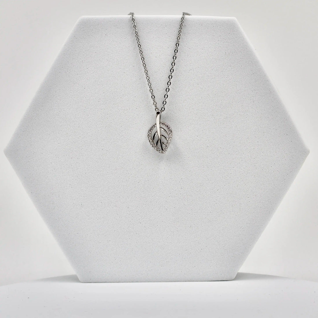 92.50 silver Leaf Pendent With Chain