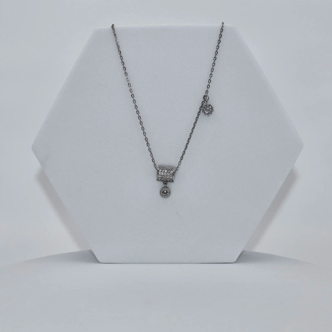 92.50 Silver Pendent with chain squre